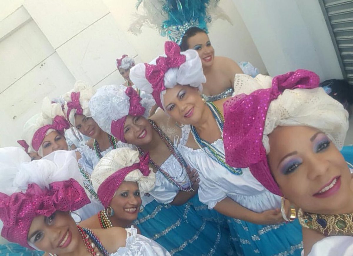 endulzando2011's tweet photo. Desfile fantasía en honor a las Bahianas de Brasil2016 #endulzandoelcarnaval #carnaval #carnaval2016 #comparsas #laguajira #riohacha #brasil https://t.co/4MPBHKCdAl