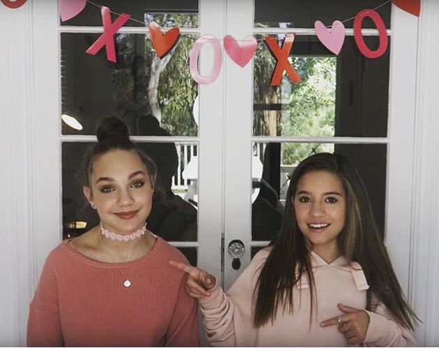 UpdatesZieglers's tweet photo. @kenzieziegler Has a NEW YouTube video!!!!!!!!!!!!! And @kenzieziegler had Fan at @musicallyapp headquarters!!!! I wish I went https://t.co/3YasG4lTC8