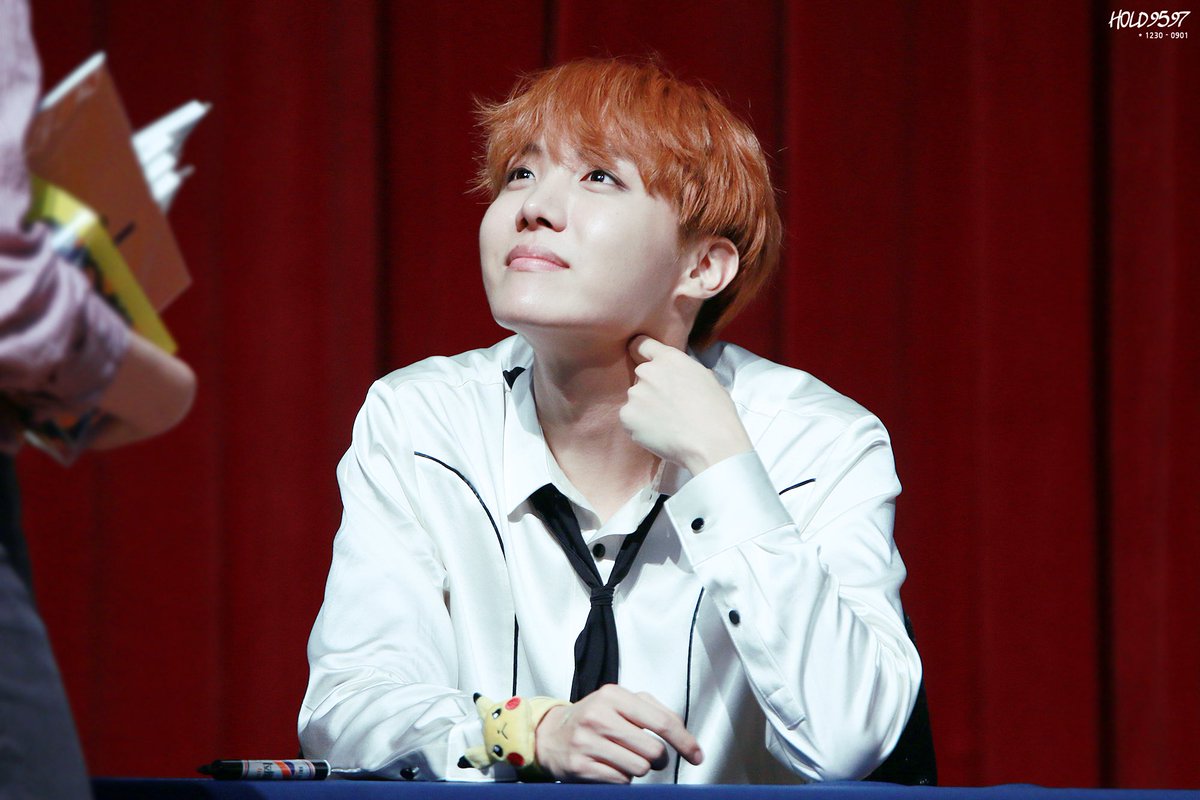 Hold9597's tweet photo. 호석아 생일 축하해💜 @BTS_twt 

#호비생일ㅊㅋ
#HappyJHOPEday
#희망_조준_발사 https://t.co/XLgcQtSWkZ