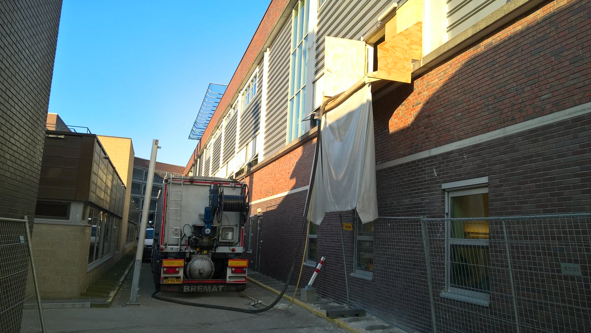 De laatste dekvloer erin voor start afbouw @MedlonBV door Bouwcombinatie <a href="/DuraVermeer/">Dura Vermeer</a> <a href="/Trebbe1911/">Trebbe</a> <a href="/GoossenTePas/">Goossen Te Pas</a> samen met <a href="/Winkelstechniek/">Winkels Techniek</a>