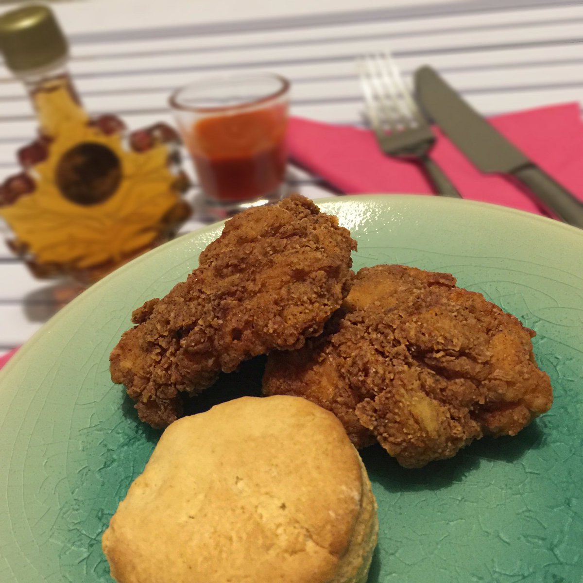 UnionWaffles's tweet photo. 2 Piece &amp; a biscuit. Nuff said. #unionwaffles #foodporn #peoplemakeglasgow #rupauldragrace #waffles #chickenwaffles #glasgowfood https://t.co/UR38i0Svzj