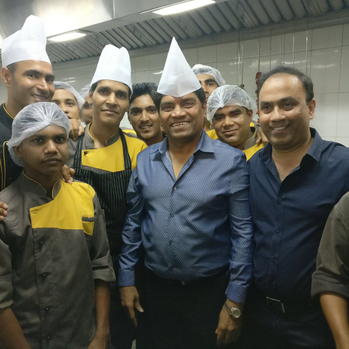 TheYellowChilli's tweet photo. All smiles and laughter! @SirJohnnyLever only at The Yellow Chilli, Dadar https://t.co/86w2zedrul