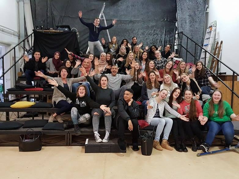 tgDrang's tweet photo. Gisteren kwamen deze gezellige @rocmondriaan -studenten op bezoek voor onze voorstelling Xtreem!. 
Wij wensen je een vrolijk #weekend! https://t.co/dQeuwTpHGn