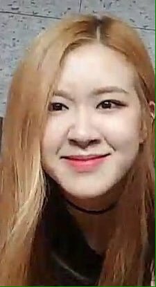 babyagency's tweet photo. [BREAKING NEWS]

AKIBAT GANGGUAN PENCERNAAN, ROSE BLACKPINK MENAHAN PUP SAAT BERFOTO. HADEUH KASIAN SKL MBAK MAWAR INI @pcyeonq -sist https://t.co/a4Mt6FtPWt