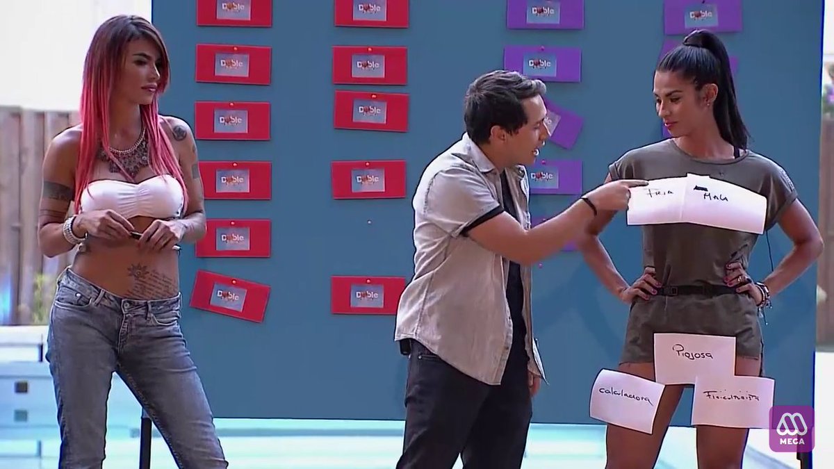 Fieramontenegro's tweet photo. Angie tan contenta y ámbar se burla de ella 😂😂😂 como no amarte negrita ❤😂 #piojosa #esssta 😂 https://t.co/H0M3lvyluM