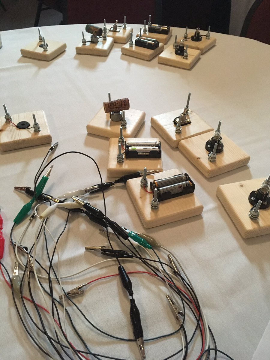 PollenPathCher's tweet photo. I <3 circuits! @ThinkeryATX #IseaTX2017 https://t.co/hCPJJcUqJH