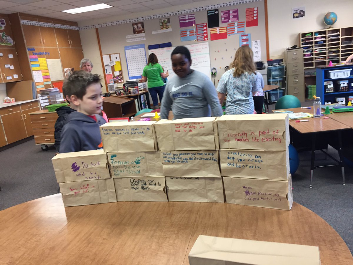 TeamKaufman's tweet photo. We got paper bags and we put words on the front and  the themes on the back in a sentence. -Lilly #NIICEPD #concordpride https://t.co/weiJa3k7Cy