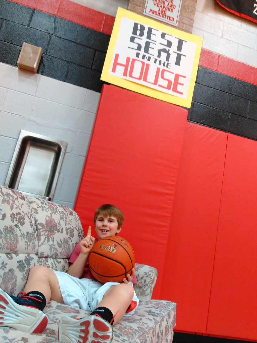 CCRedDevilBball's tweet photo. Special #BSITH S/O to coach @astephan421's son, Cooper, for testing out the couch &amp; giving it a pregame 👍, too. #HanginWithMrCooper https://t.co/SMrpVSZELq
