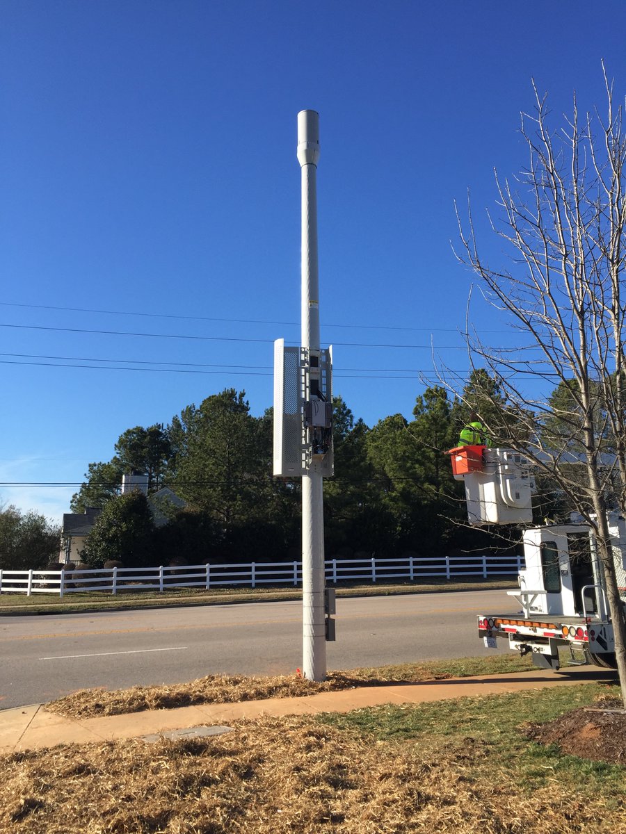GrowthPartnerUS's tweet image. #EnersphereCommunications installing ePoles in Wake Forest, NC. #EasierSmallCellPermitting #SmartCities #wifi #smallcelltowers