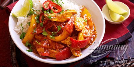 SlimmingWorld's tweet photo. Planning your Friday night feast? This chicken #jalfrezi is the perfect #fakeaway for #curry lovers! https://t.co/W0HRG6A0GE #SWCurryClub https://t.co/fj50yP8jvs