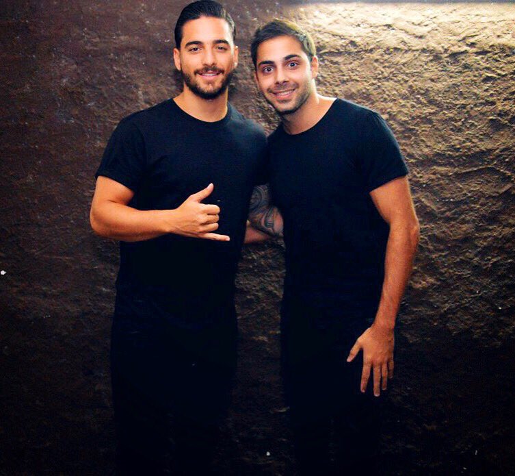 gregorossello's tweet photo. Cuando le avisas a tu amigo como te vas a vestir para la joda y cae vestido igual el sorete. 😂😂 https://t.co/Lt2MZbPElb