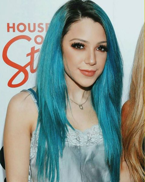 GhanaliveTwitt's tweet photo. Make up look by yours truly 💥💎 @coolanddre
#coolanddre #houseofstoli #grammys #bluehair #makeup #motd #smokeyeye https://t.co/DXRMV4lGsz