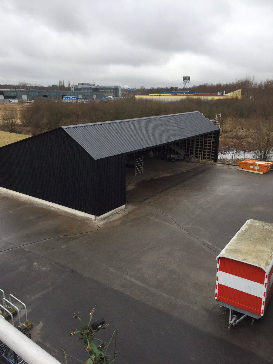 CatharinusB's tweet photo. Nieuwe kapschuur voor opleidingen voertuigentechniek Friesland college in Heerenveen @VanWijnenGroep https://t.co/8900VEk8Bq