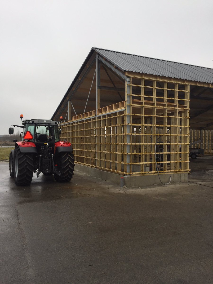 CatharinusB's tweet photo. Nieuwe kapschuur voor opleidingen voertuigentechniek Friesland college in Heerenveen @VanWijnenGroep https://t.co/8900VEk8Bq