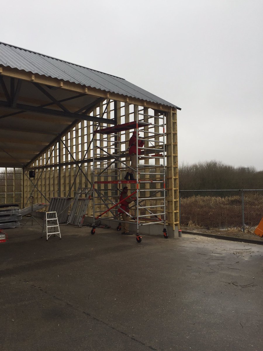 CatharinusB's tweet photo. Nieuwe kapschuur voor opleidingen voertuigentechniek Friesland college in Heerenveen @VanWijnenGroep https://t.co/8900VEk8Bq