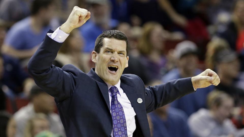 AroundIowa's tweet photo. 8 Reasons Ben Jacobson is the Best Basketball Coach in Iowa https://t.co/asKc2IGj9c #iowa #aroundiowa https://t.co/oZYGOhx3pc