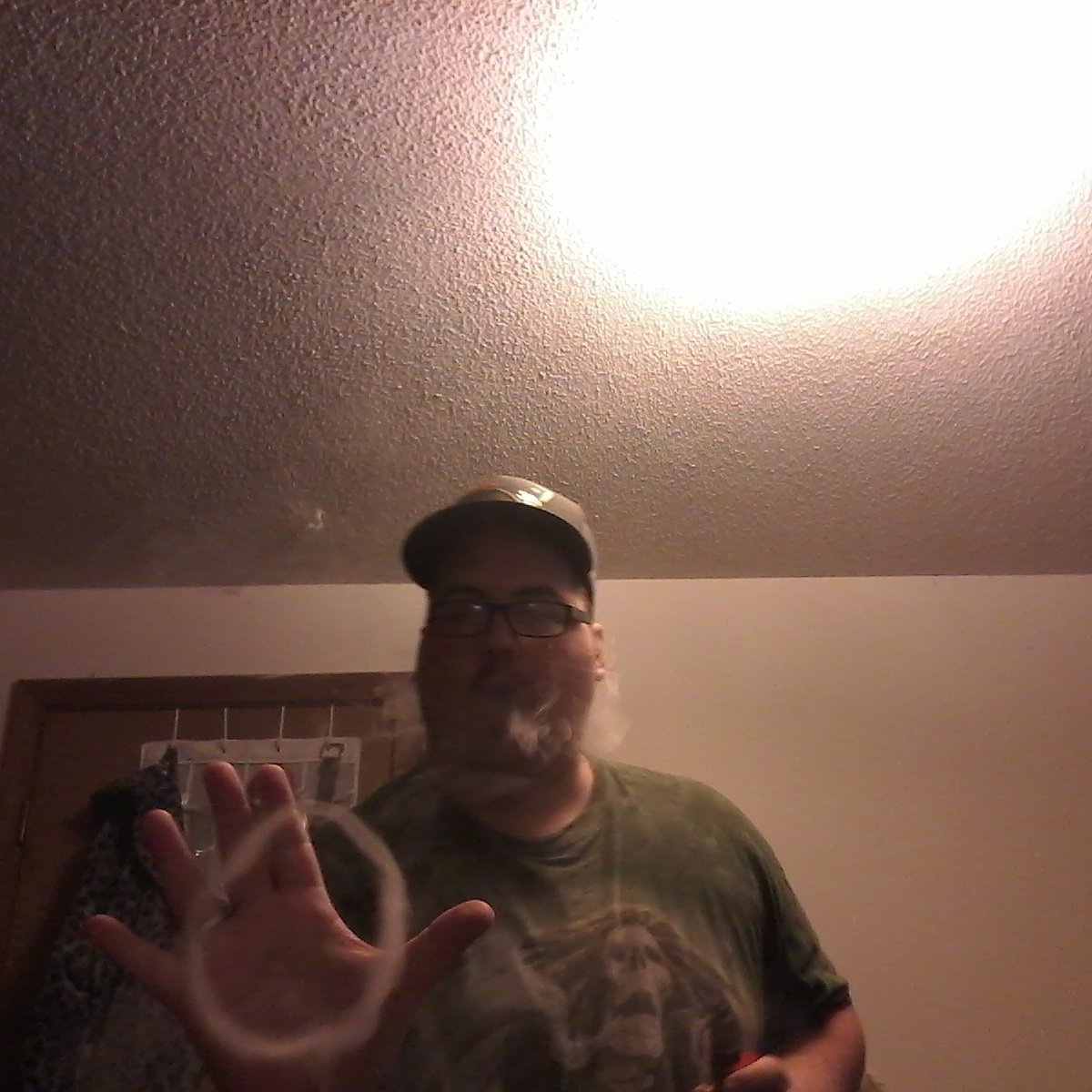 vaping_brizzle's tweet photo. just chillin #vapetricks #tricks #cloudpusha #pushingOs #vapefam #vapelyfe #vapestatus #clouds #cloudporn #vapeporn https://t.co/Egn7C2STbu