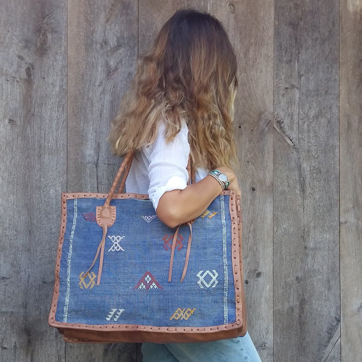 Moernaut_'s tweet photo. Het Belgische handtassenmerk Sloane Square brengt tijdloze collecties met vintage boho-rock allure. Nu online en in de winkel ;-) https://t.co/IwBUp1yXHC