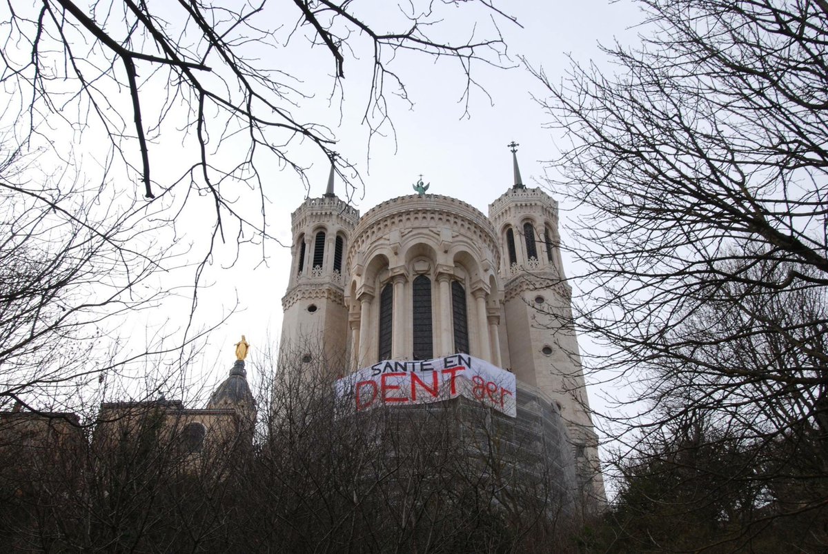 DentaireLyon's tweet photo. Un grand bravo aux étudiants Dentaire de Lyon pour leur dévouement
#DENTger https://t.co/Lddq7bamX0