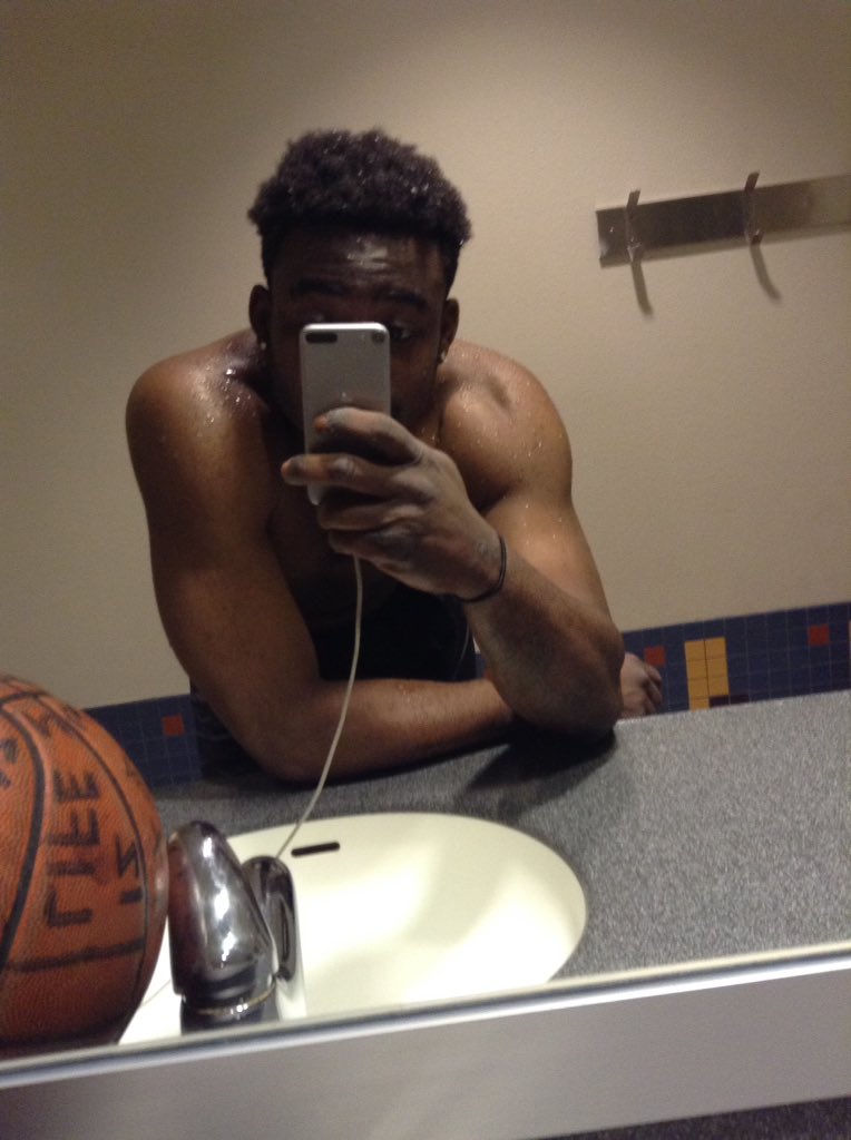Yaboidwhite's tweet photo. https://t.co/ZJYF33lbam