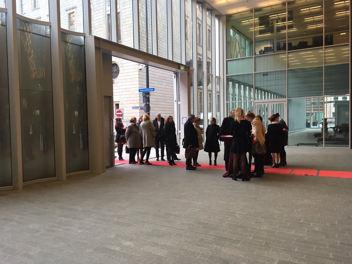 Antoinettelaan's tweet photo. Opening @MuseumRotterdam tentoonstelling Vrouwen van Rotterdam @paulvandelaar #ook010 #niet'his'story #maar'her'story https://t.co/sgr7uHEQLf