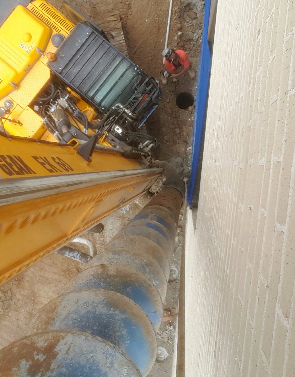 GEAXdrill's tweet photo. Front of the Wall, CFA, Geax EK60 #geax #piling #drilling #pilingrig #drillingrig #deepfoundations #Australia #compactpilingrig #piledriver https://t.co/UsJ0Oz4sAK