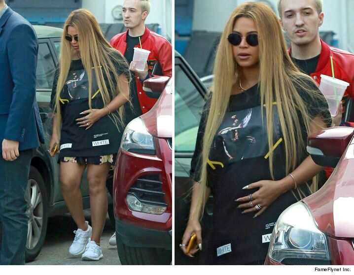 squadforbeyonce's tweet photo. Novas fotos da Beyoncé ontem em um Shopping. https://t.co/OXVRibExkR