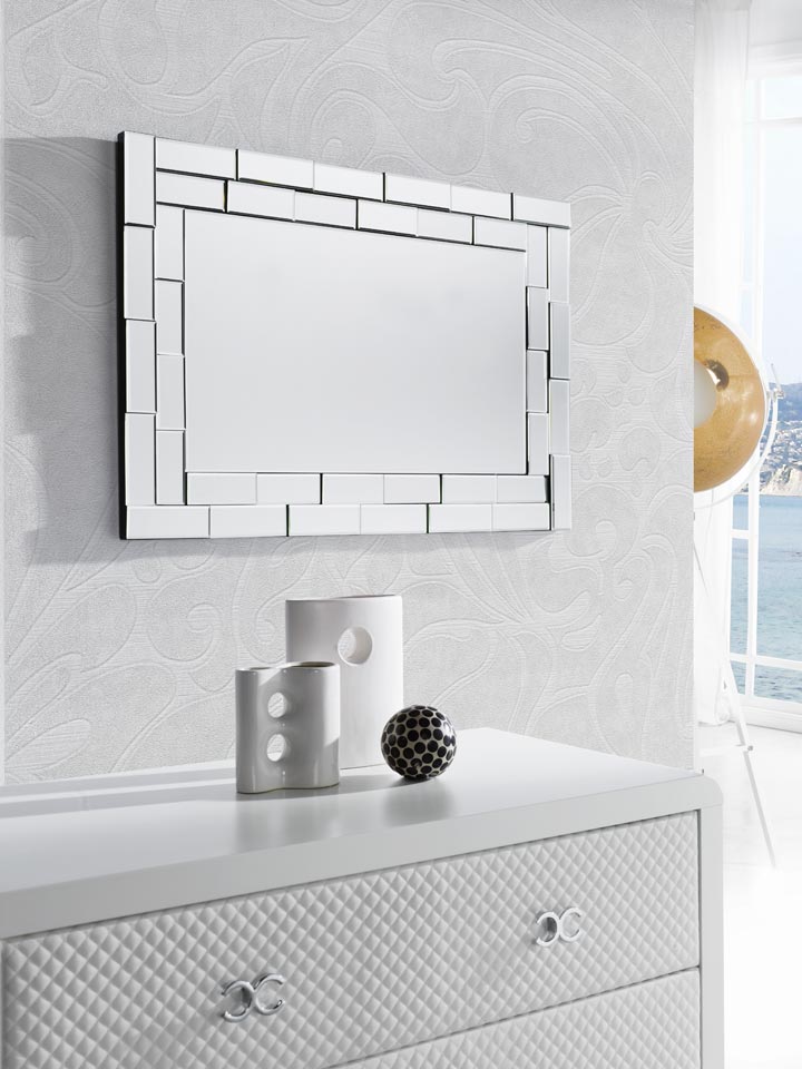 __Bennu's tweet photo. Decorativo y elegante espejo de cristal.
Dimensiones: 60 x 87,5 cm

#interiorismo
#decoracion https://t.co/QcgT4QYLpI