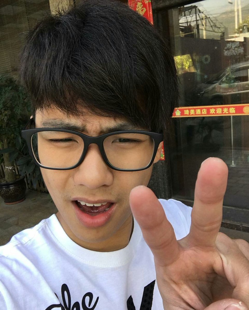 kawai_0326's tweet photo. 170217 Ohm Facebook &amp; IG update 
❤❤😘😘✌✌ @ohmpawatt #ohmpawat https://t.co/e2qEr4ud6w