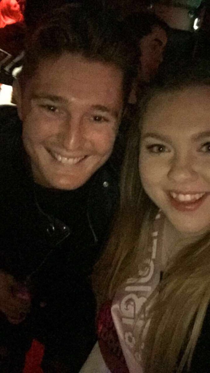 JessieL_Warren's tweet photo. Thanks for wishing me a Happy 21st Birthday @mikeyp121 x 🍾🎉 https://t.co/CBsitFo9bT