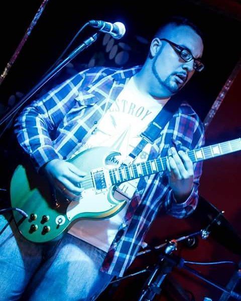 bombasonica's tweet photo. Feliz aniversário, Thiagão! 
Hoje nosso guitar hero está comemorando 23 anos.

Mande seu s… https://t.co/MuKFHA7j9n https://t.co/XxiDo0ZWDd