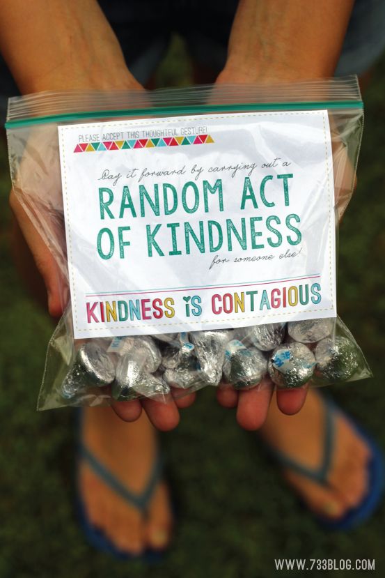 dosomething's tweet image. Kindness is contagious. Here's a thread of a few ideas to get you going for #RandomActsofKindnessDay.