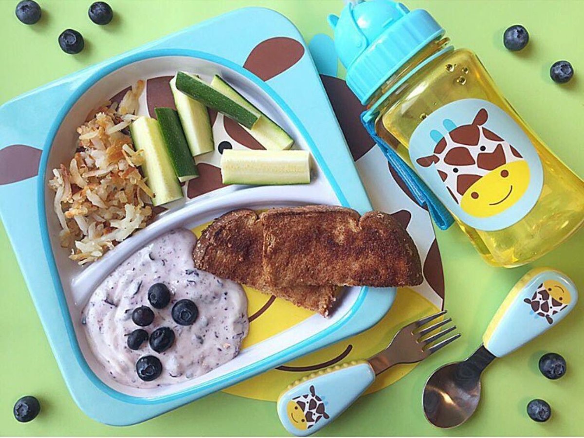 skiphop's tweet photo. This colorful spread by @lunchesandlittles has our tummies rumbling! Time for a snack! #foodiefriday #SkipHop #MustHavesMadeBetter https://t.co/haATeZ2td1