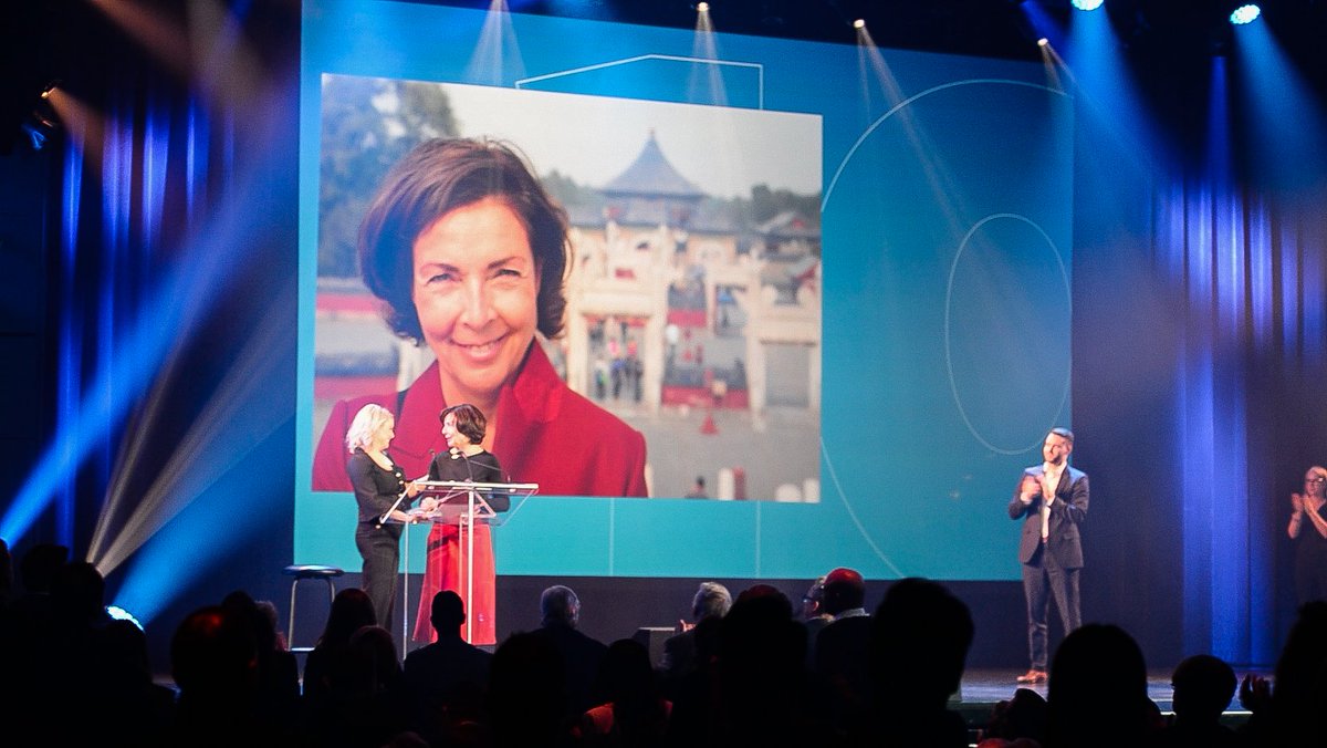 MTL_Ville's tweet photo. Félicitations à Marie-Josée Lacroix, récipiendaire du Prix Hommage dans le cadre des Grands Prix du design #GDP10! » https://t.co/Cguf0WSx95 https://t.co/MV0j55k4hC