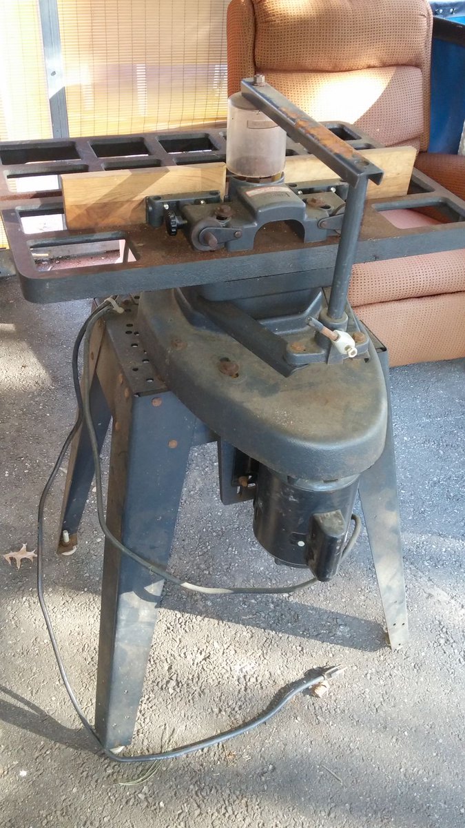 Metro_ReStores's tweet photo. Setting up a woodworking shop? Our Mooresville store has Craftsman tools for you--a table saw ($170), wood lathe ($150) &amp; router ($95). https://t.co/6zlUfluK6Q
