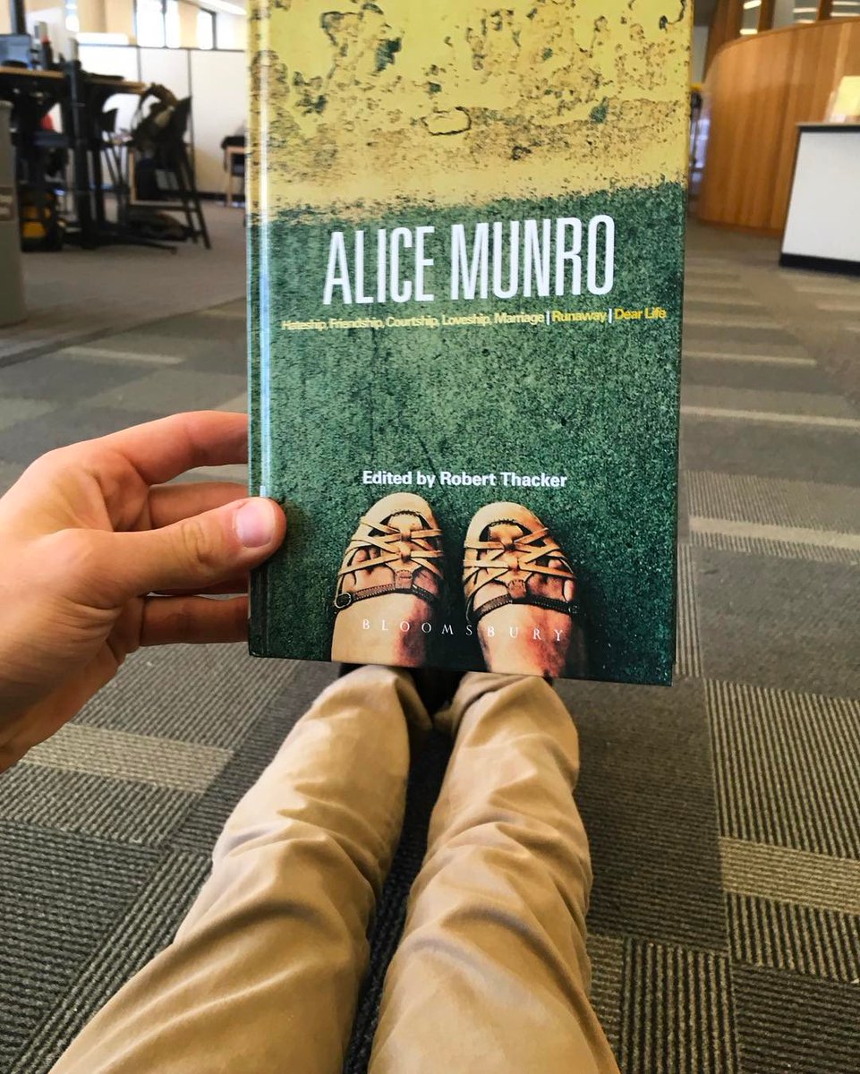 uglibrary's tweet photo. Hope everyone is enjoying the beautiful weather today! Can we wear our sandals yet? ☀️ #BookFaceFriday #GryphReads https://t.co/Z1YcWb1Cms