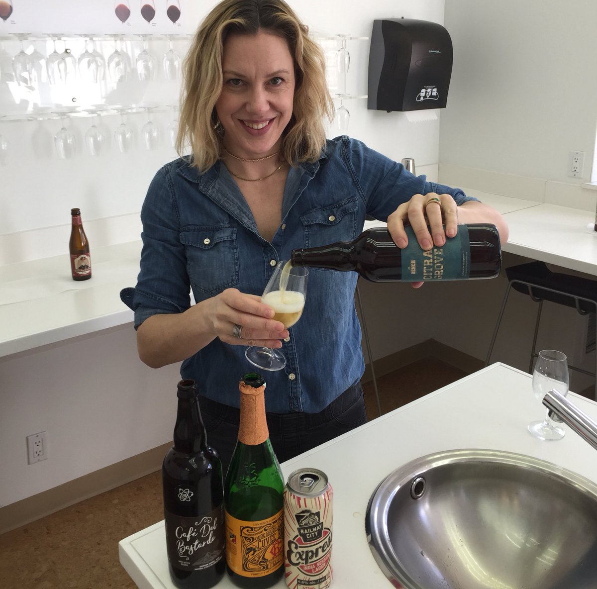crystalluxmore's tweet photo. My Top 4 @lcbo spring tasting brews: @benchbrewing Citra Grove, @NickelBrookBeer Cafe Del Bastardo, @LindemansBeers Cuvée @Railwaycity ISL https://t.co/L3yDOZXYh7