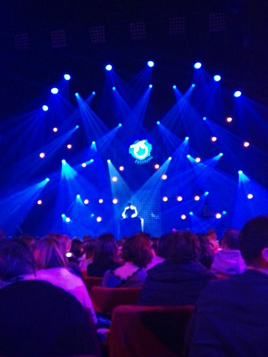 VanhemelenG's tweet photo. @JeremyFerrari la soiree va etre bonne https://t.co/XsJTiZ7ttc
