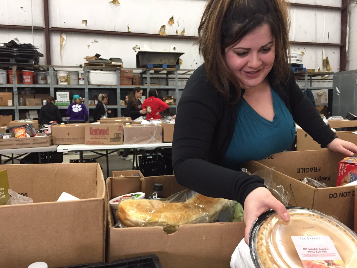 eleeton's tweet photo. #bettielocke volunteering in Nola. Who dat! https://t.co/btAA1SLAHK