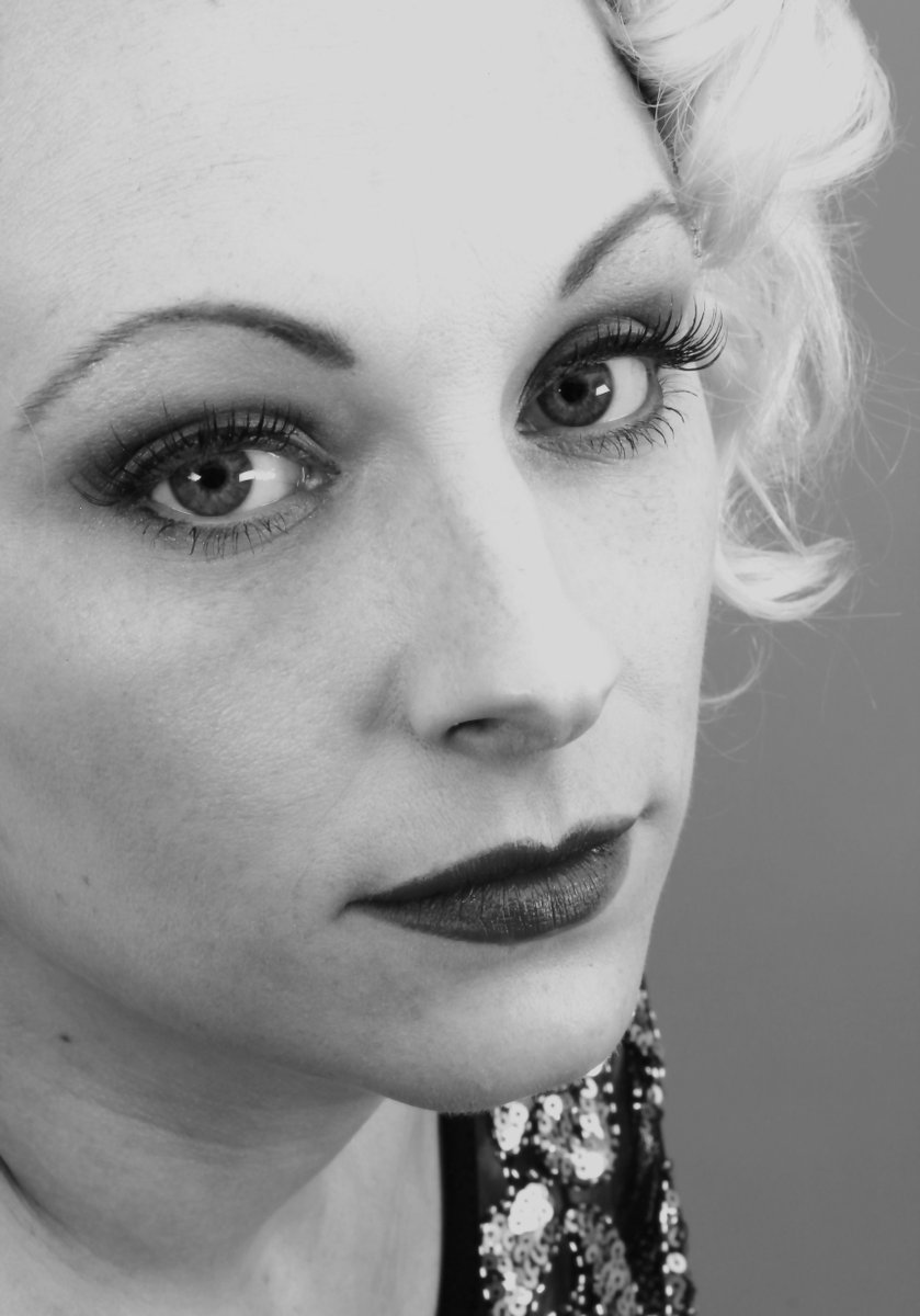 TheBlusherettes's tweet photo. How cute is the lovely Rachel who popped into the #parlour for a #JeanHarlow-inspired shoot? #1930s #vintageMUAH https://t.co/kKtYvIJIR1