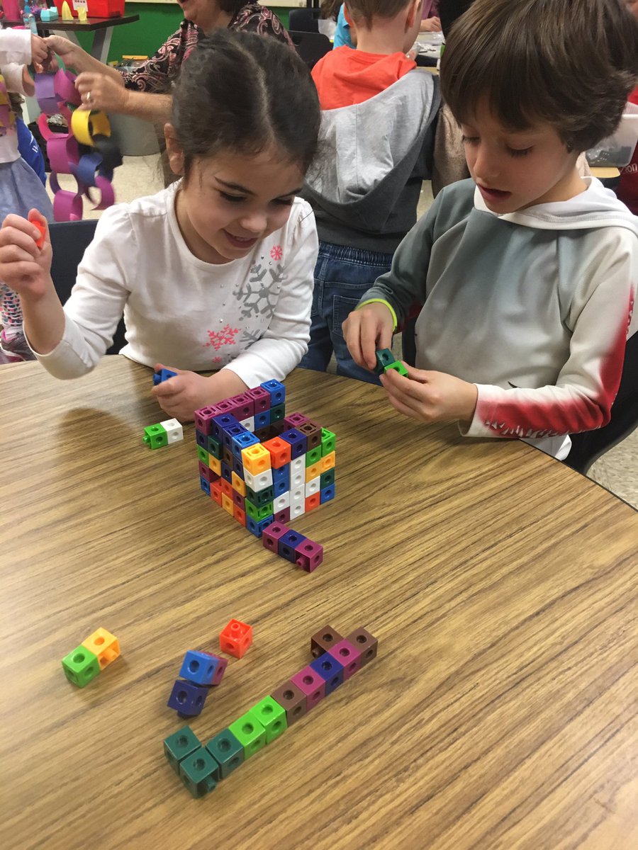 JamieTetro's tweet photo. Ss celebrate #100days @MTPSFairview by designing &amp; creating in the makerspace! #mtpspride #fvcreates https://t.co/0SPCMJTuPE