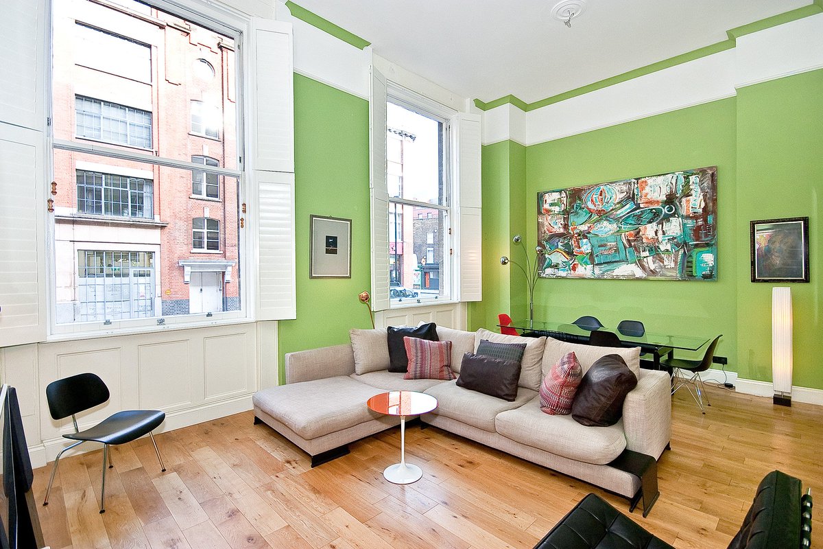 hurfordsalvicar's tweet photo. Property of the week - impressive brewery conversion 3 bed apt to rent, with a splash of #Mondrian style #StJohnSt  https://t.co/0hf7Yz0n5U https://t.co/GSYRlsIJoo