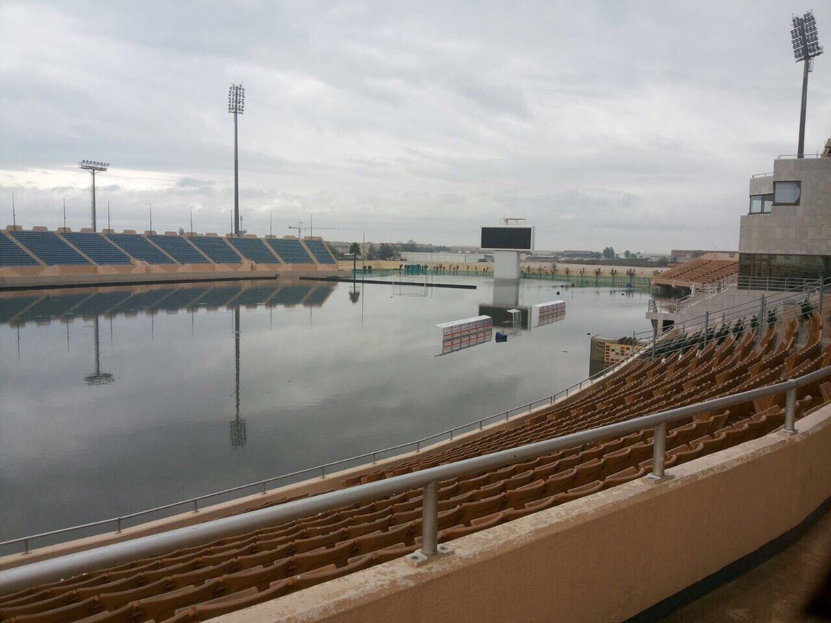 Salehjoraibi's tweet photo. فرصة للعب كرة الماء برؤوس مهندسي المشروع. https://t.co/jRTI1Kr3Eb
