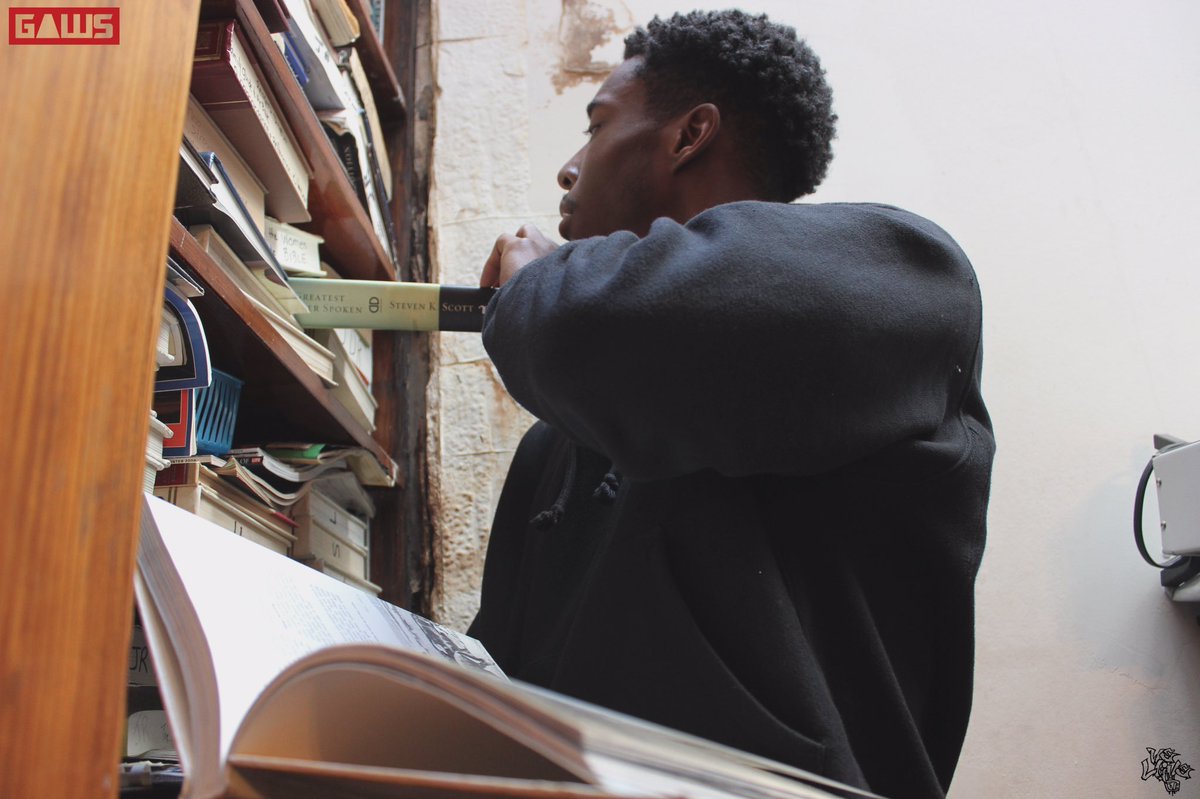 WELiVETV's tweet photo. Knowledge is power 🔑 Quick shot I got of the homie @Dre__Andretti #Gaws #SFTWW #WELiVETV #pickupabook #knowledge https://t.co/oUWr3aZZd8