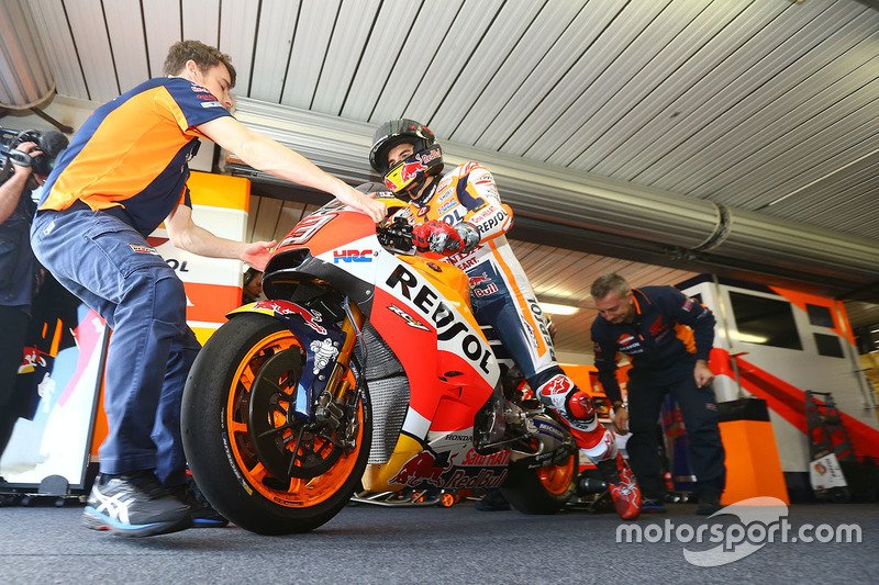 es_Motorsport's tweet photo. #Honda ultima un test la semana que viene en @circuitodejerez con @marcmarquez93 y @26_DaniPedrosa https://t.co/EXgJlQkHUH
#MotoGP #Jerez https://t.co/UqxO6pyeaP