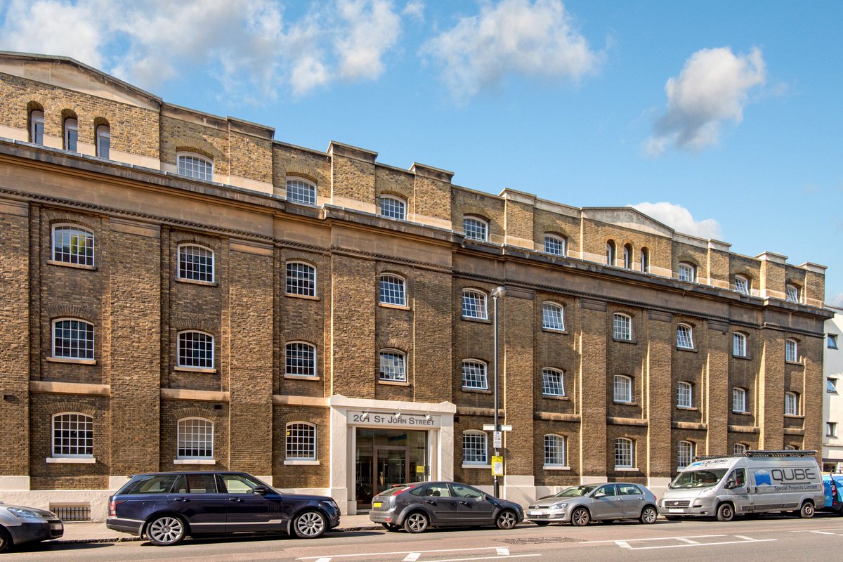hurfordsalvicar's tweet photo. Property of the week - impressive brewery conversion 3 bed apt to rent, with a splash of #Mondrian style #StJohnSt  https://t.co/0hf7Yz0n5U https://t.co/GSYRlsIJoo