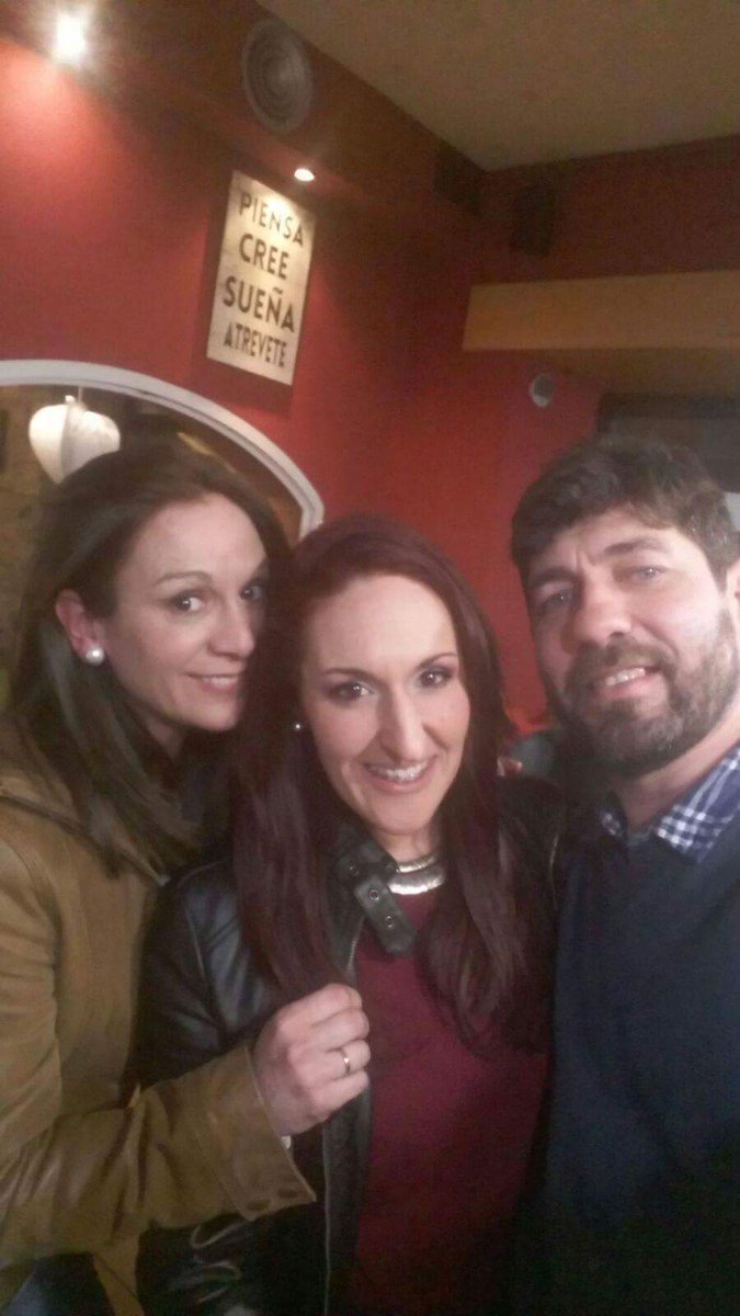 veronica_tg83's tweet photo. Finde espectacular en oviedo con mis compis de @CasadosAPrimera @Bernardolvarez4 @antocsapv1 @veronica_tg83 os quiero chicos https://t.co/GsKm3oDCxl