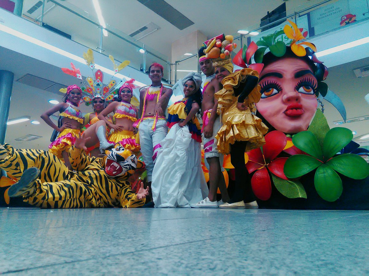 carnavalso's tweet photo. @Carnavalso se tomo el centro comercial @CCBuenavista
#Promo365
#Carnaval365
#Lafiestaesdetodos https://t.co/3Fv5BlLklU