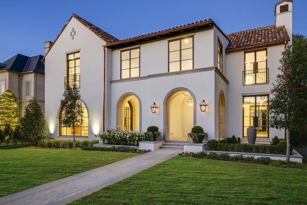 YPLUSARE's tweet photo. New construction by elite Park Cities builder, Robert Elliott. #DallasRealEstate https://t.co/VcUiiCCbxR https://t.co/xKQqDpednb