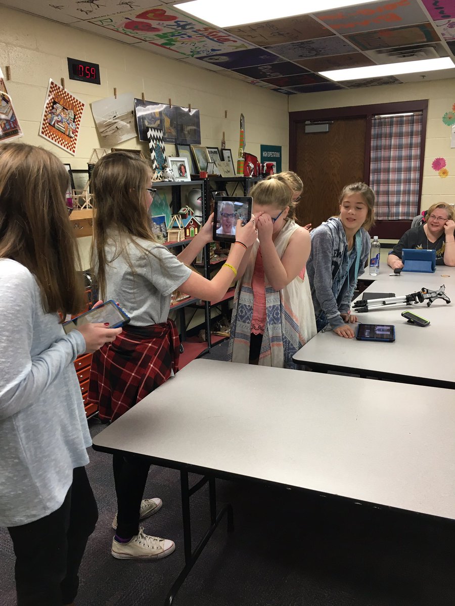 Mr_Wilmarth's tweet photo. @Shannonbrackeen and her #MooreSchools SEARCH 6th graders creating videos with #iMovie & #TouchCast. #MooreTECH #edtech #OklaEd https://t.co/p2qxSth01M